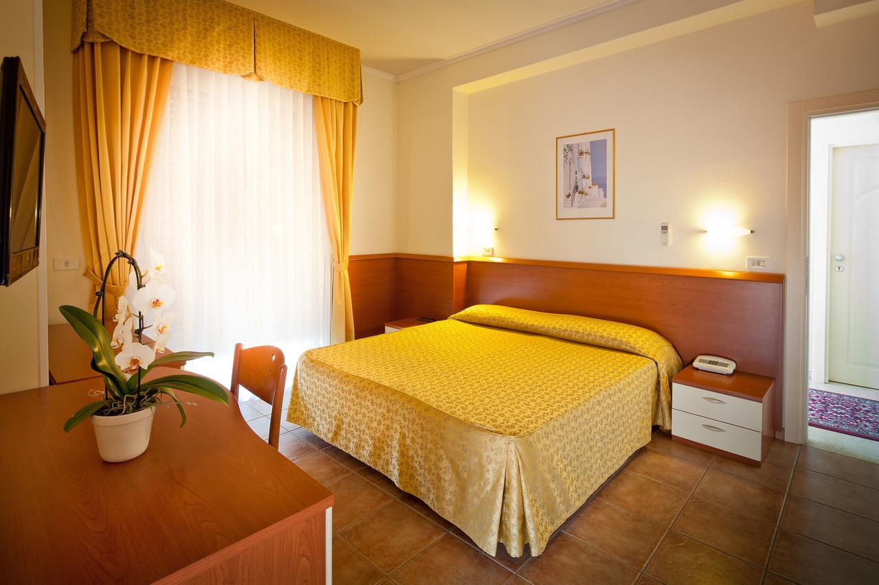 Hotel Beaurivage Fano Cameră foto