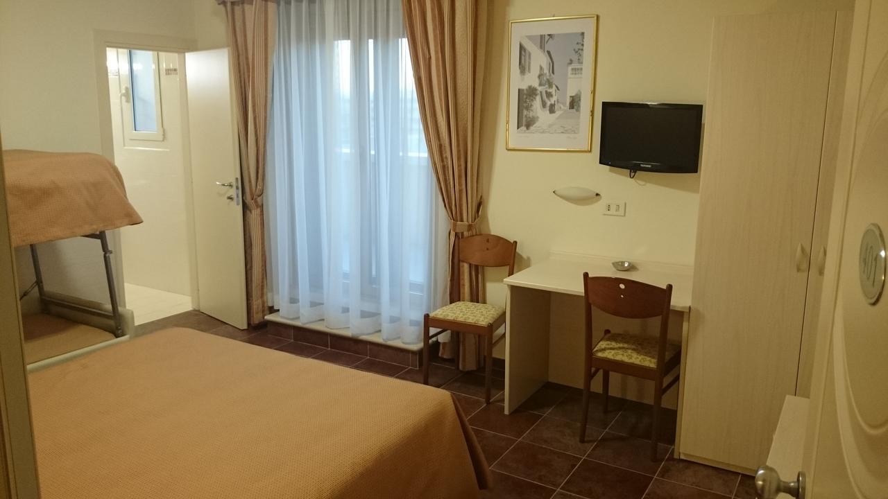 Hotel Beaurivage Fano Cameră foto