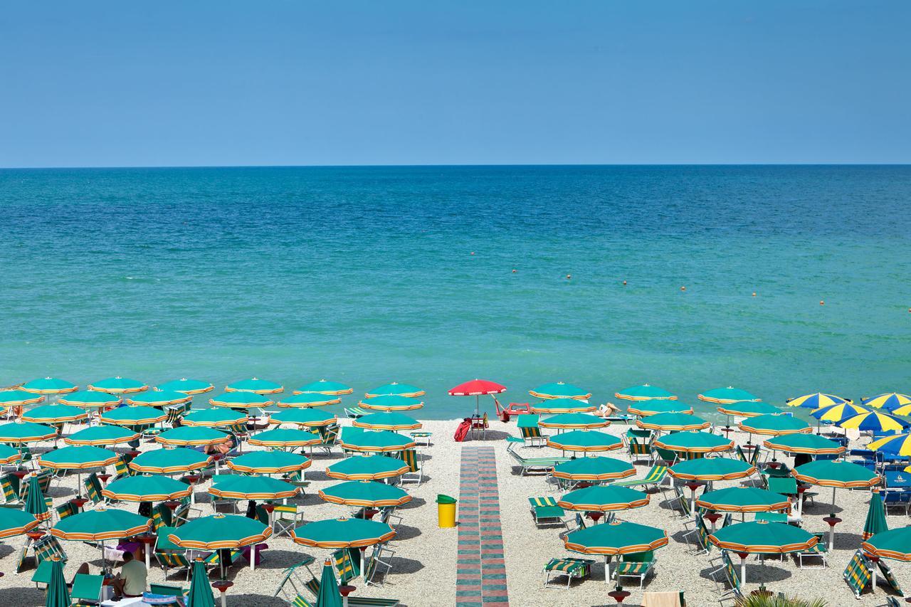 Hotel Beaurivage Fano Exterior foto